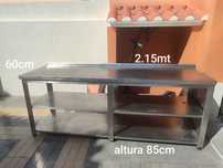 Bancada de inox com prateleira intermédia