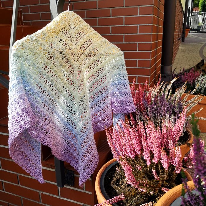 Pastelowa chusta na szydełku