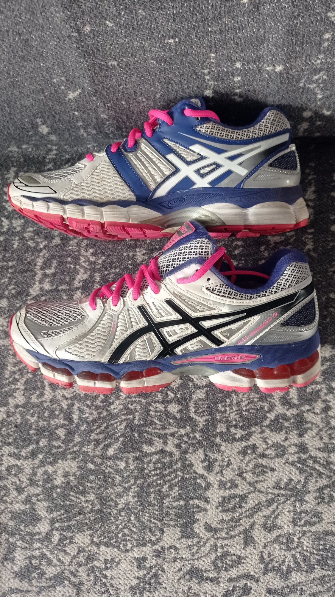 Жіночі кроси Asics