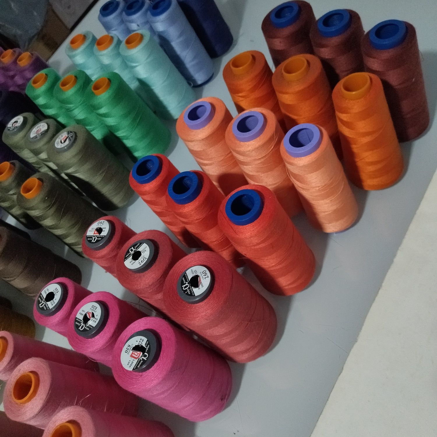 78 cones de linhas de costura