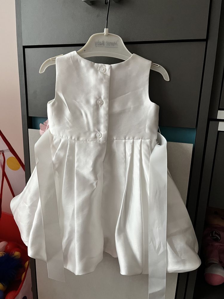 Biała elegancka sukienka