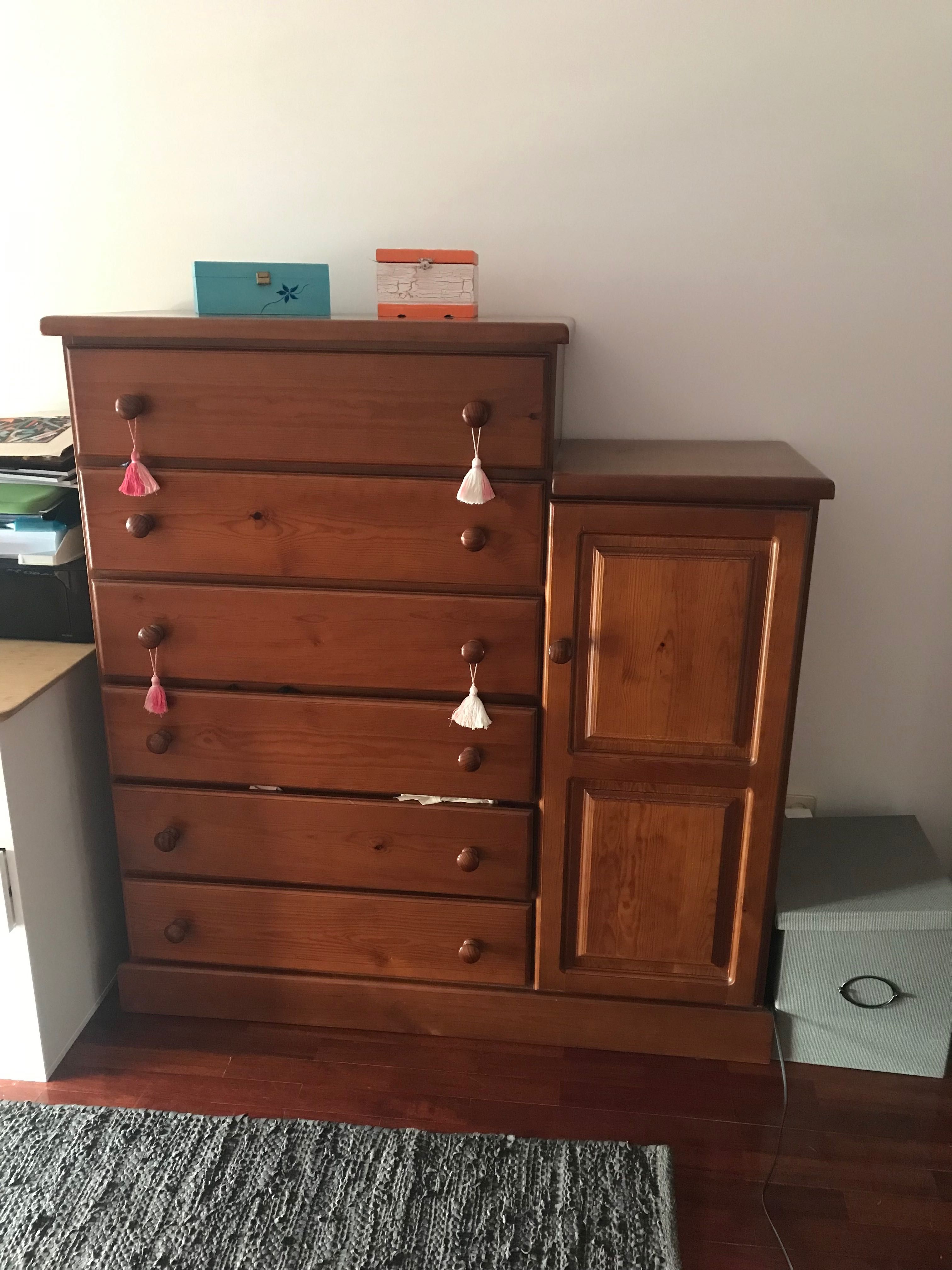 Quarto cama e cómoda