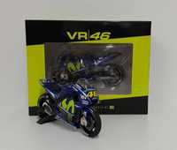 Miniatura 1:18 -Valentino Rossi Yamaha YZR-M1 #46 - Winner MotoGP