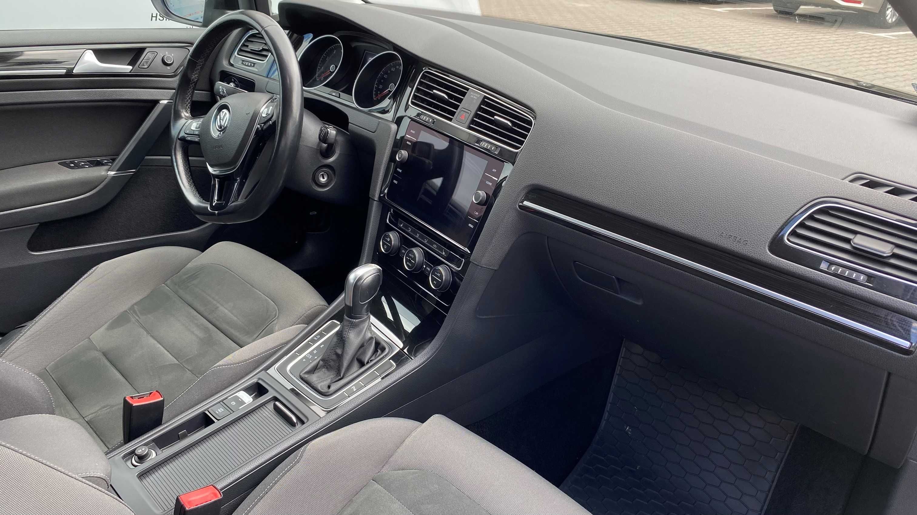 VW GOLF VARIANT 1.5 TSI 110 kW, rok produkcji 2019