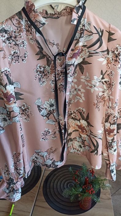 Nowa bluzka wiązana pod szyją