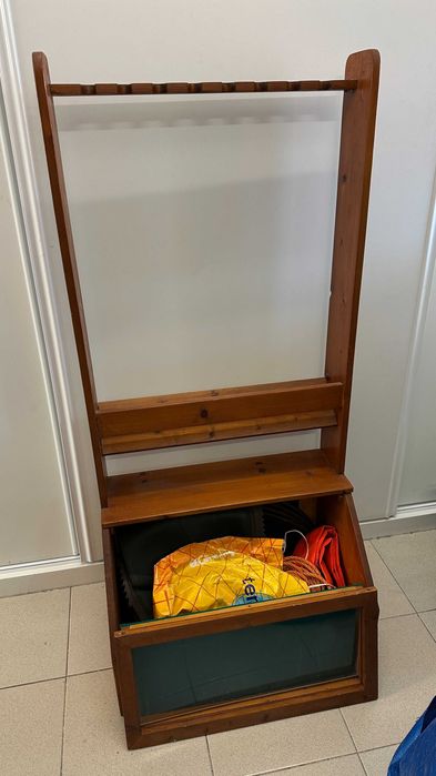 suporte em madeira para canas de pesca