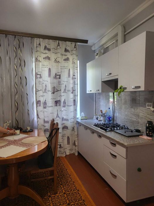 Продаж гарного будинку з земельною ділянкою в центрі Яремче!