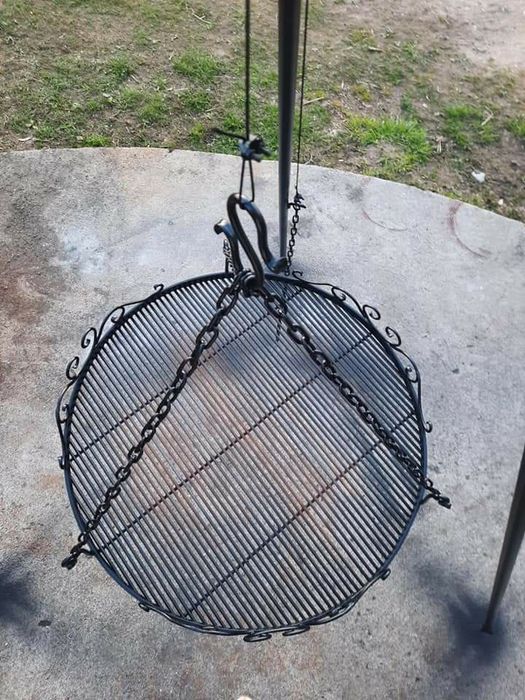 Grill ogrodowy trójnóg solidny
