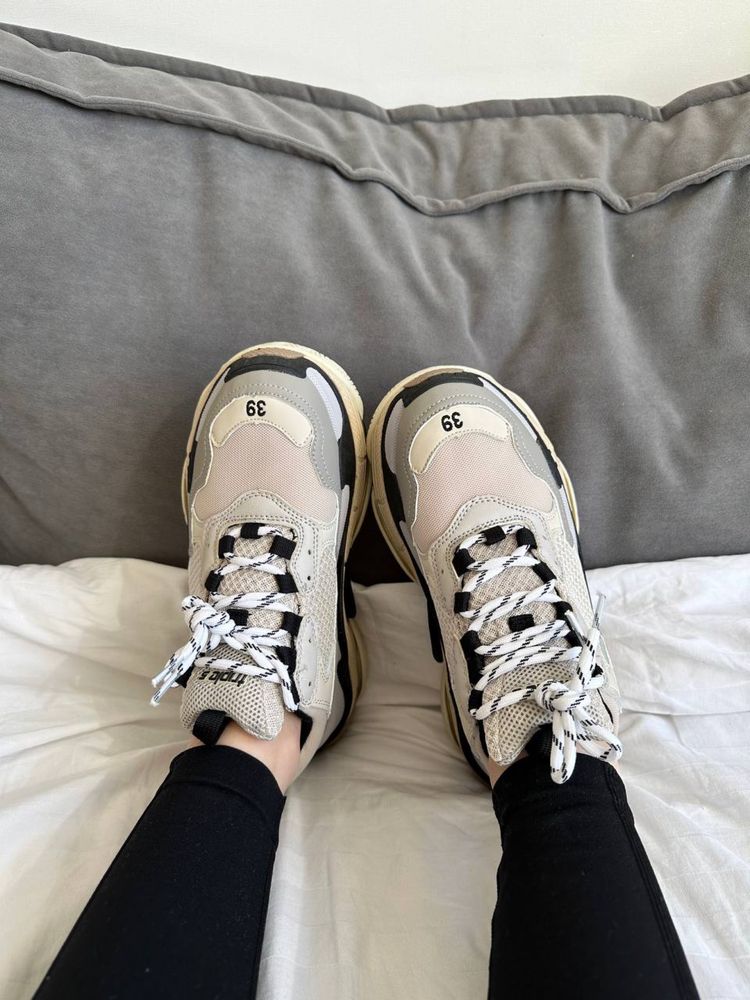 Buty Balenciaga Triple S beige grey