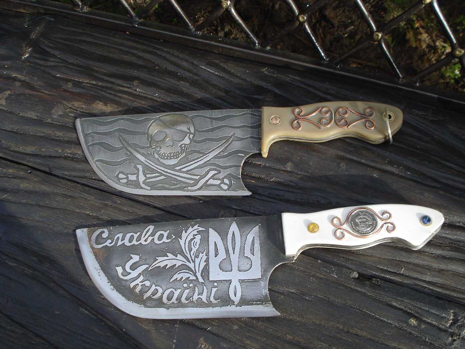 Продам  топор  ручной  работы .