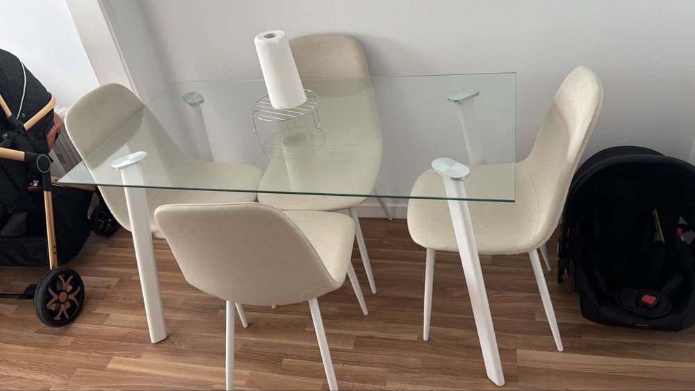 Mesa de jantar com 4 cadeiras