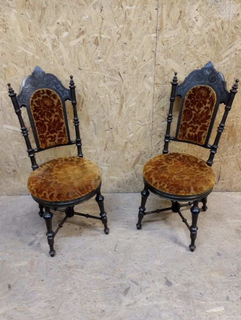 Unikalna para krzeseł z ok 1900 rsygnowane