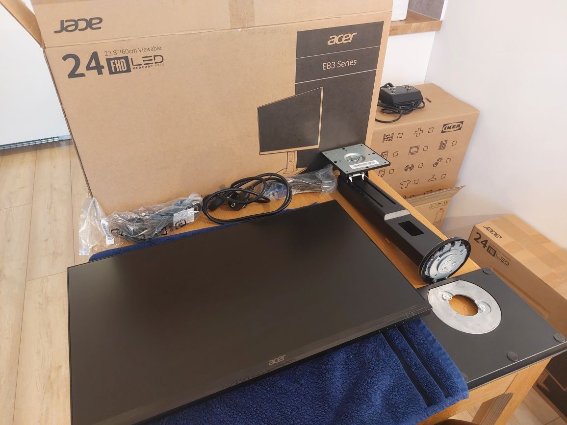 Monitor Acer EB243Y, 24 cale, matryca IPS (1)
