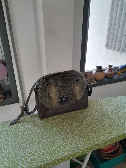 Vendo Mala de Senhora SFERA muito bonita como nova