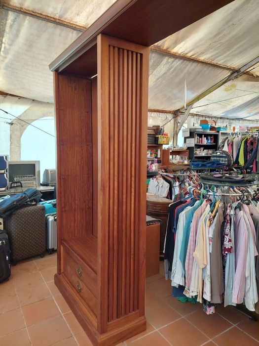 Movel em madeira maciço