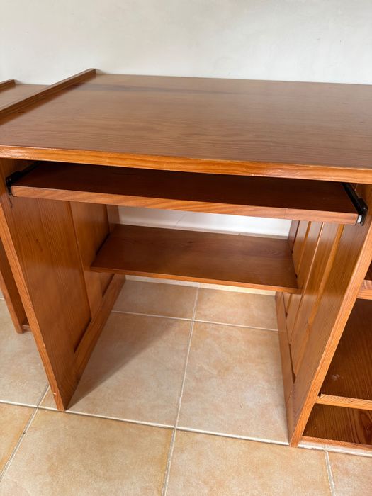 Secretária de madeira de pinho maciço