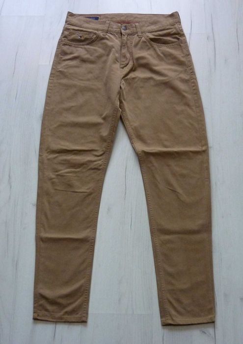 Męskie spodnie jeansowe TOMMY HILFIGER rozmiar M jeans W32 L34