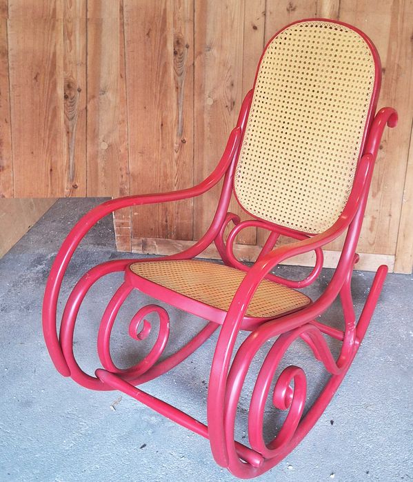 Fotel bujany czerwony rattan