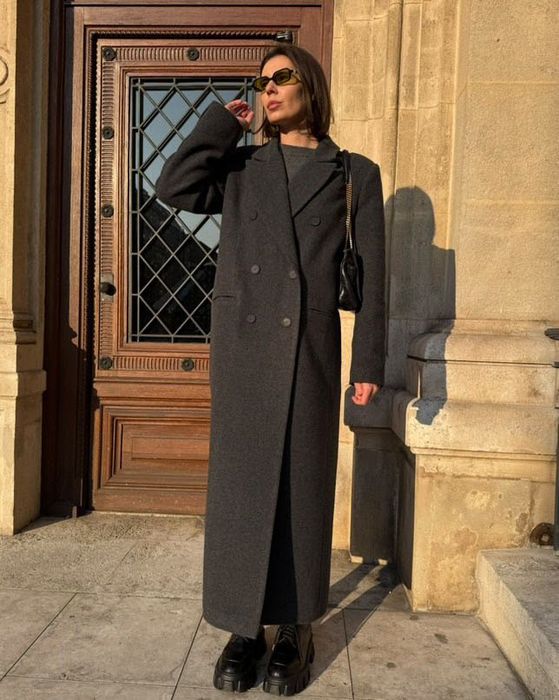 Пальто сіре, довге