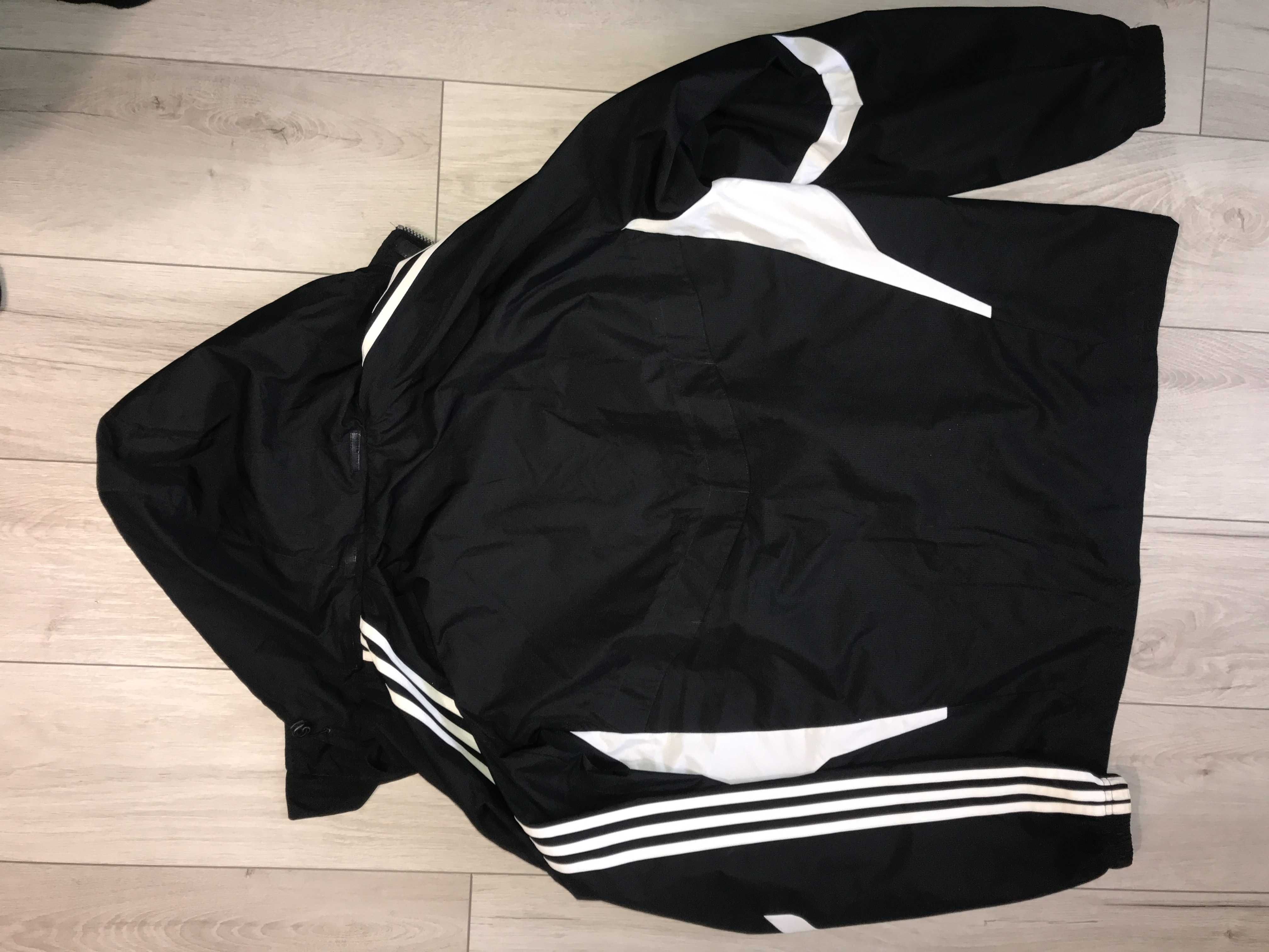 фірмова куртка Adidas