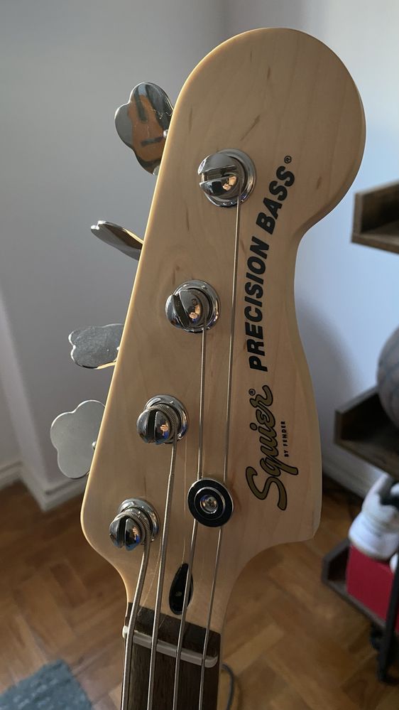 Fender Squier Precision Bass + Rumble amp