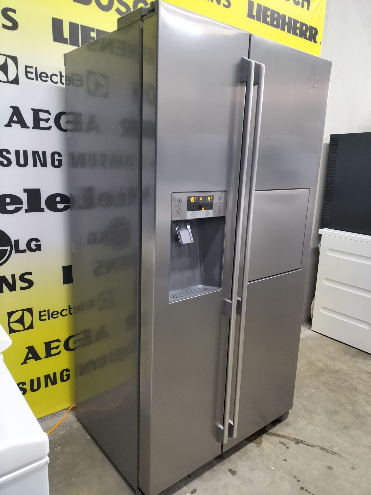Холодильник Side by Side, фірми Electrolux