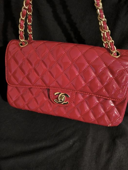 Продам лаковую сумочку