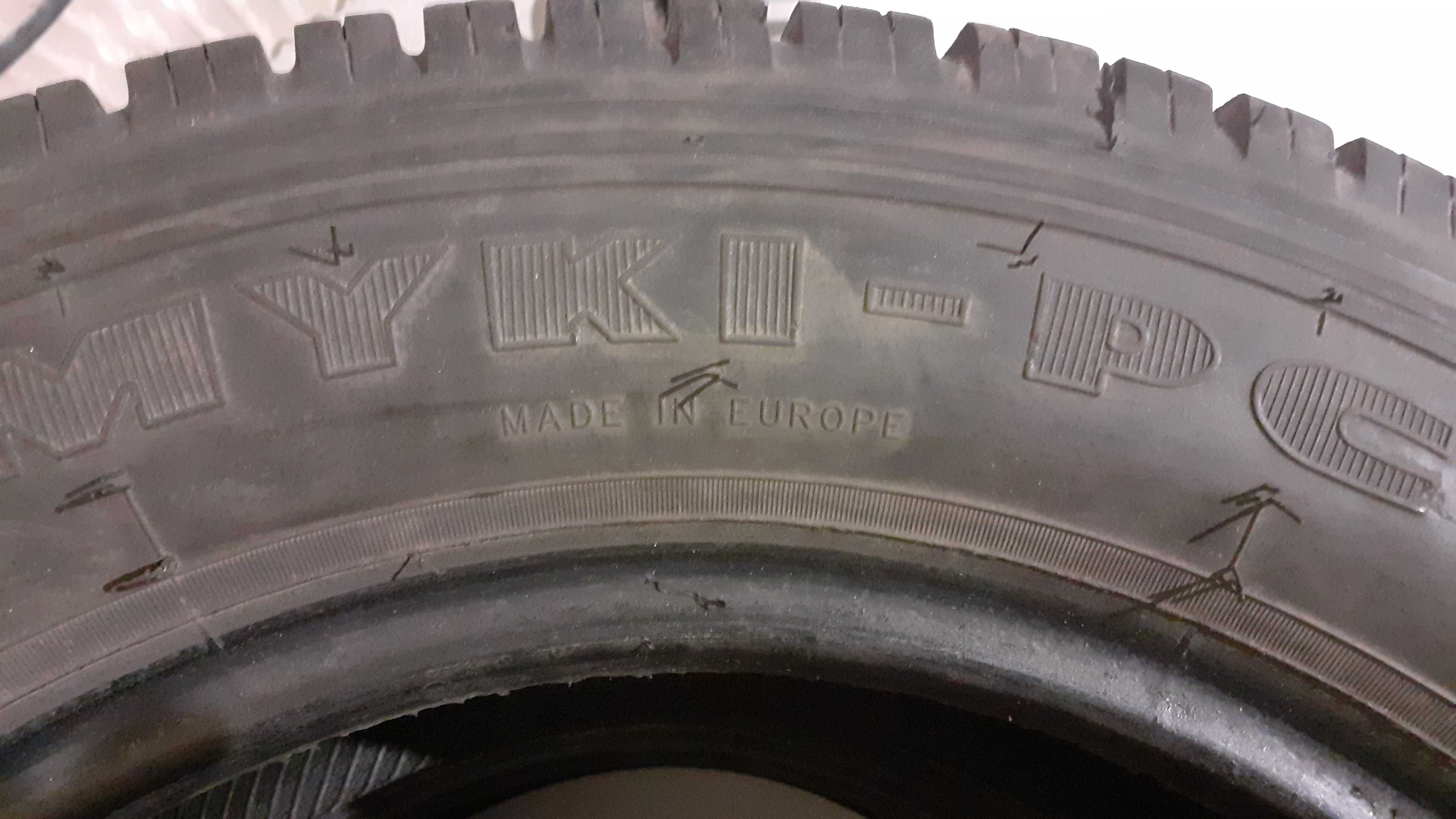 Opony Zimowe (Bieżnikowane) 215/65R16