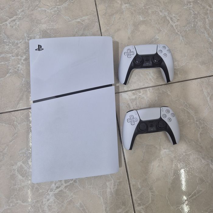 Sony Playstation 5 slim 1 tb + 2 оригинальных джостика