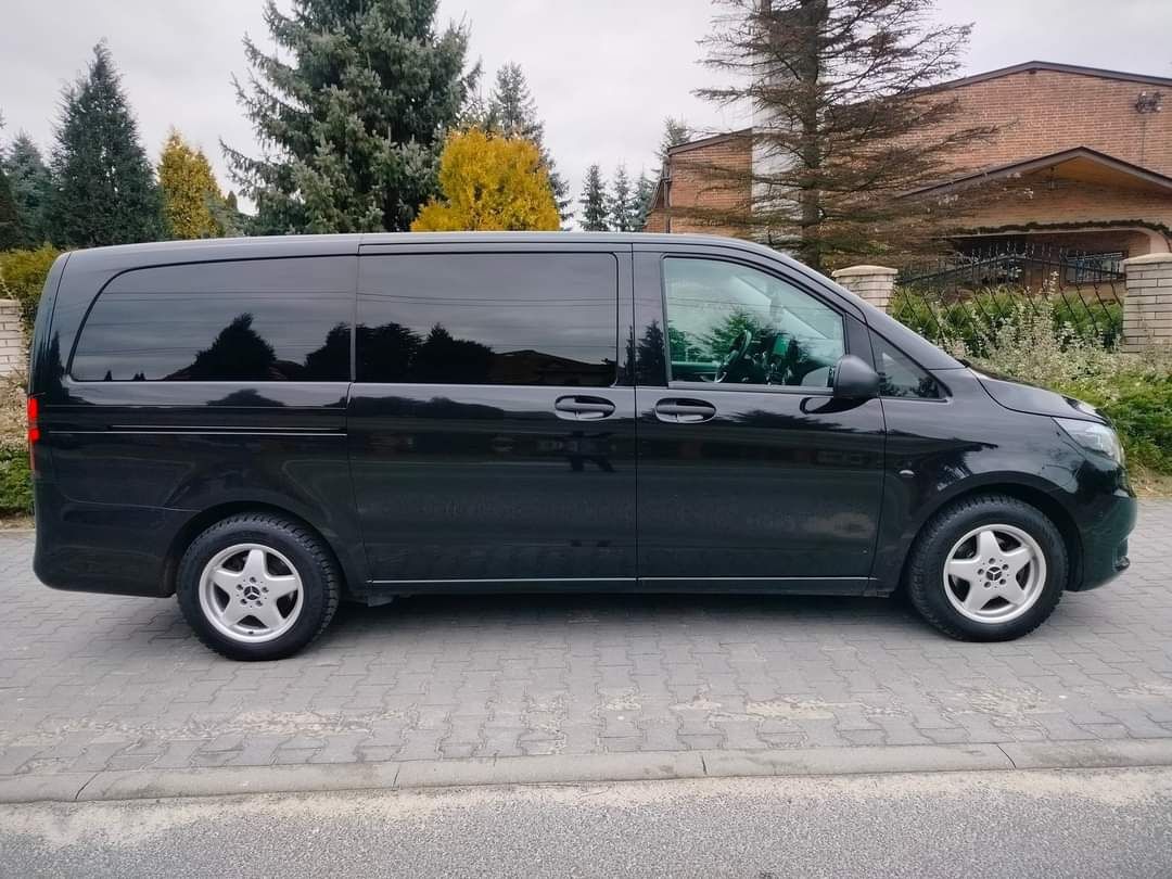 Usługi transportowe Przewóz osób Mercedes Vito / Vklasa bus 8 osó