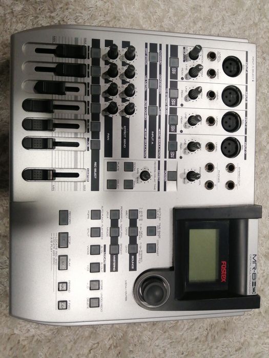 Mesa digital e gravador Fostex MR-8HD