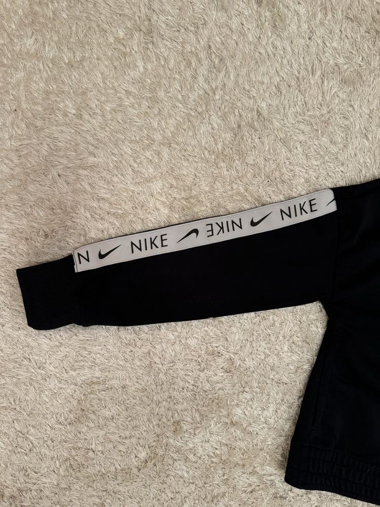 жіноча кофта nike, М