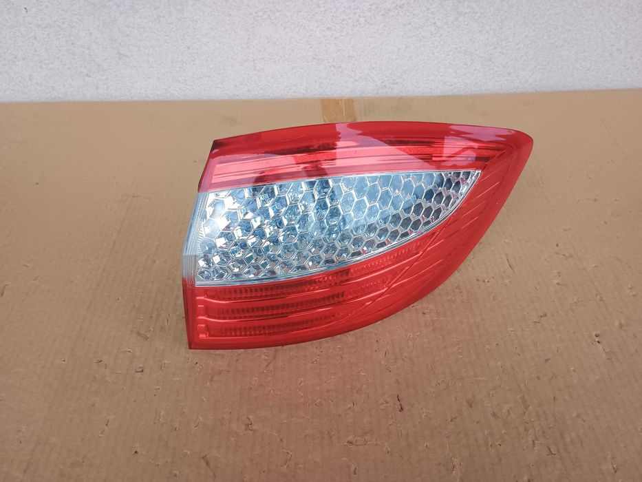 Lampa tył tylna prawa FORD MONDEO IV MK4 KOMBI 07- W Błotnik