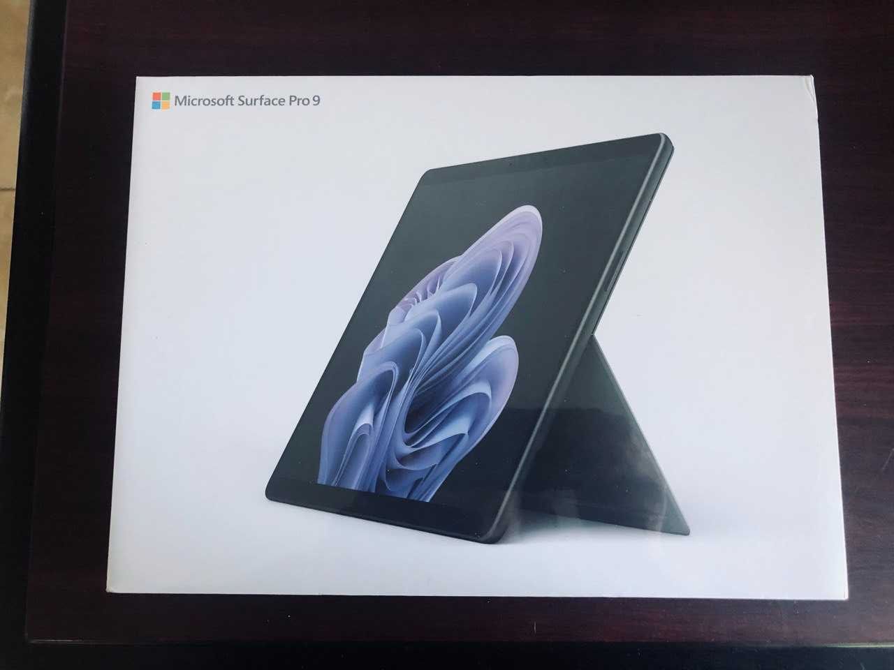 Планшет Microsoft Surface Pro 9 i5/8GB/256GB (Platinum/Sapphire/Graph)