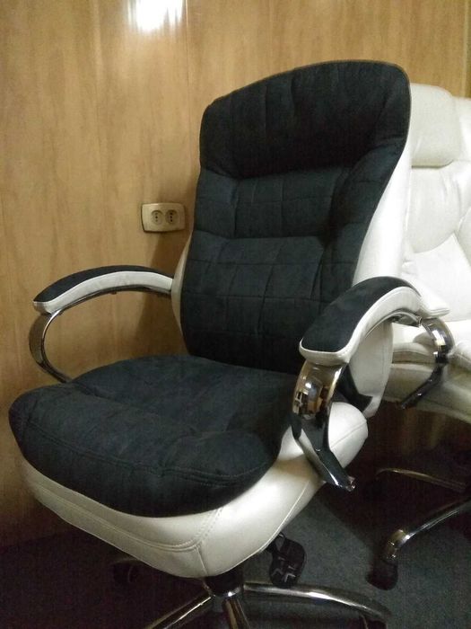 офисные кресла в хороших материалах