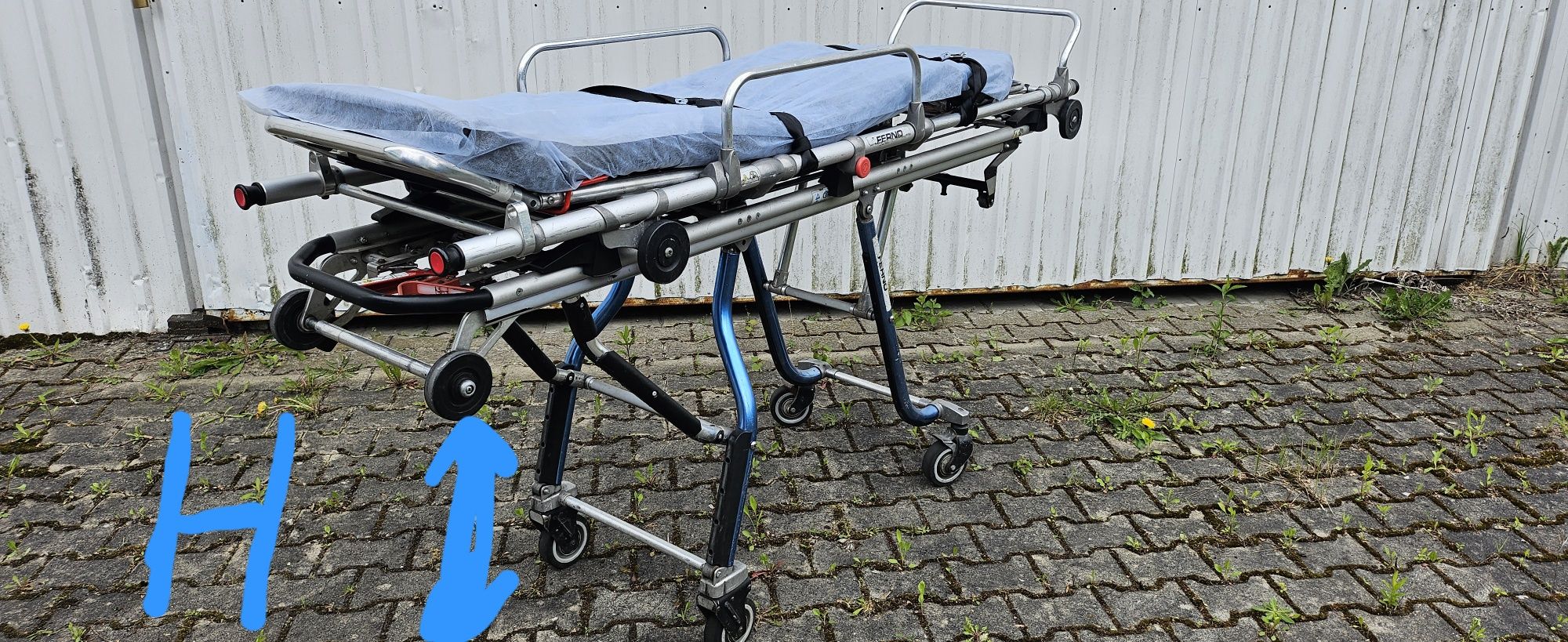 Ambulans karetka  Renault Master 2.3 dci przejscie Auto Form nosze