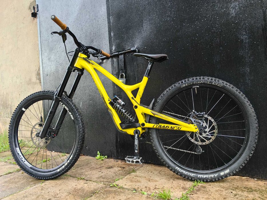 Commencal Supreme v4 M Dh Fr