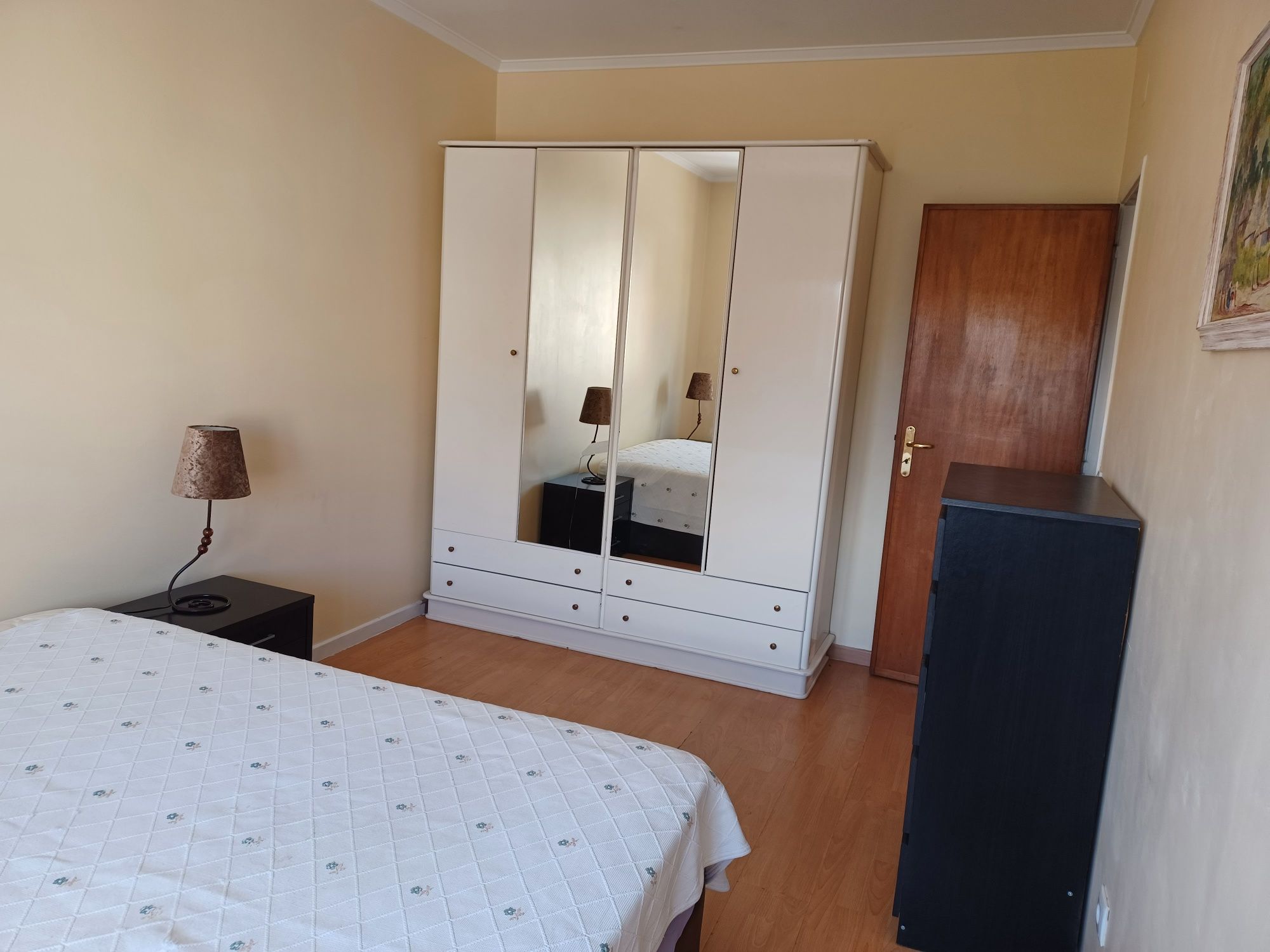 Quarto para casal perto da estação de comboios