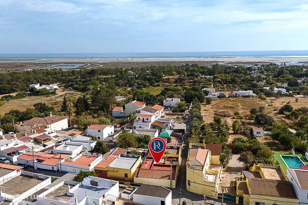Moradia típica algarvia de estilo rústico T3 com pátio na Arroteia jun