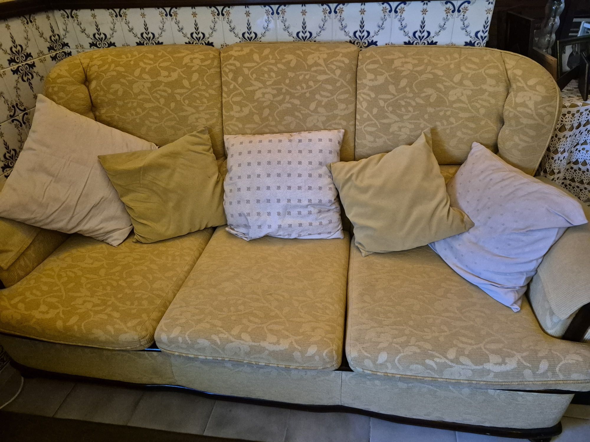 Conjunto de sofá cama 3 lugares e 2 poltronas em Alfeizerão