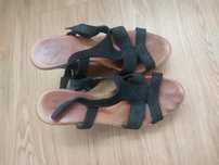 Sapatos abertos de senhora