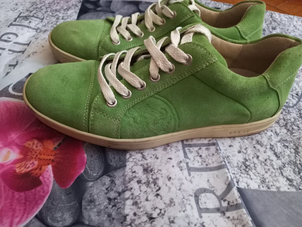 Продам макасины б/у