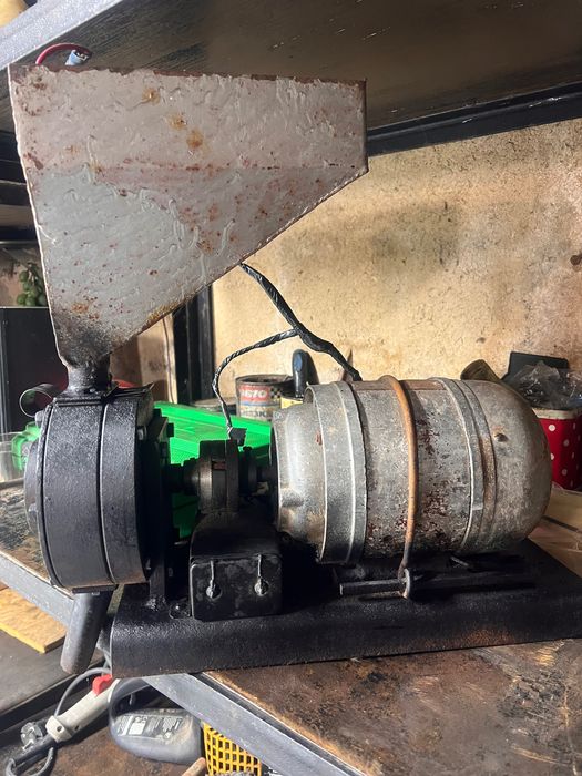 Зернодробилка/ крупоружка