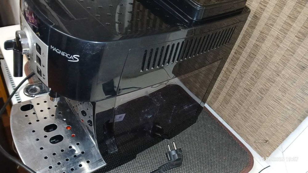 Кофемашина  Delonghi ECAM22.110B