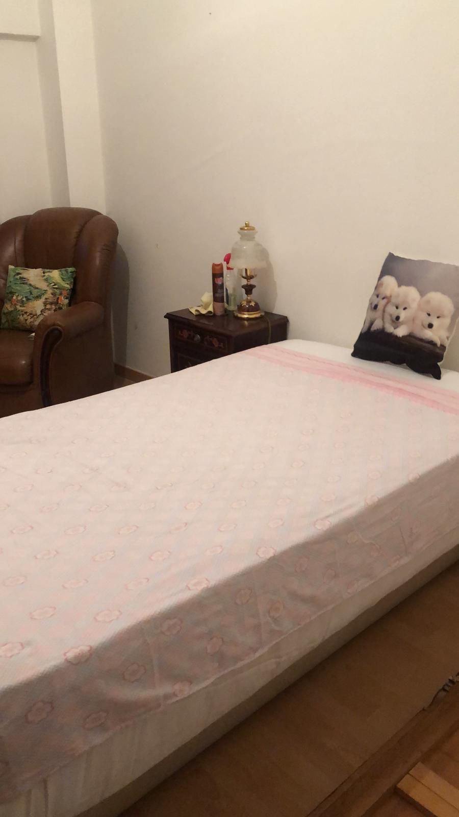 Alugo quarto de solteiro