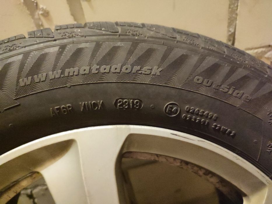 Opony zimowe i felgi Audi A4 225/55 R16