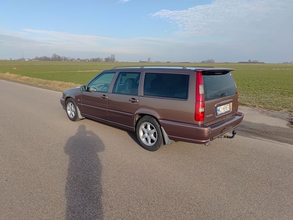 Volvo v 70 2.5 tdi rezerwacja
