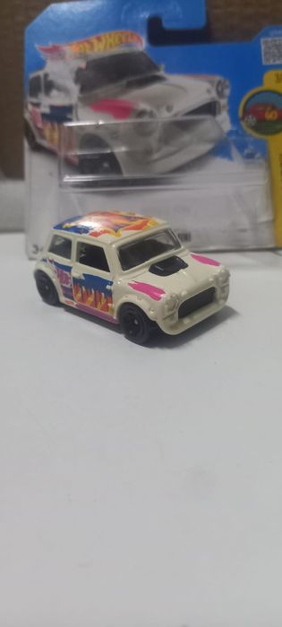 Morris mini hot wheels