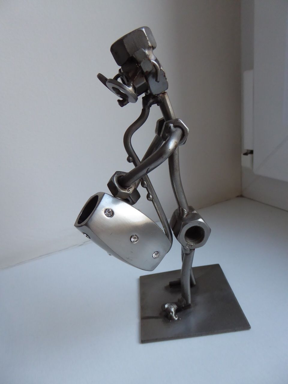 Metaloplastyka figurka muzyka