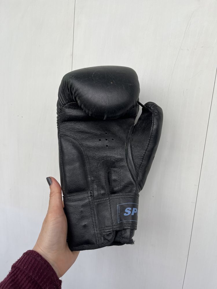 Подушка и перчатка для бокса, каратэ